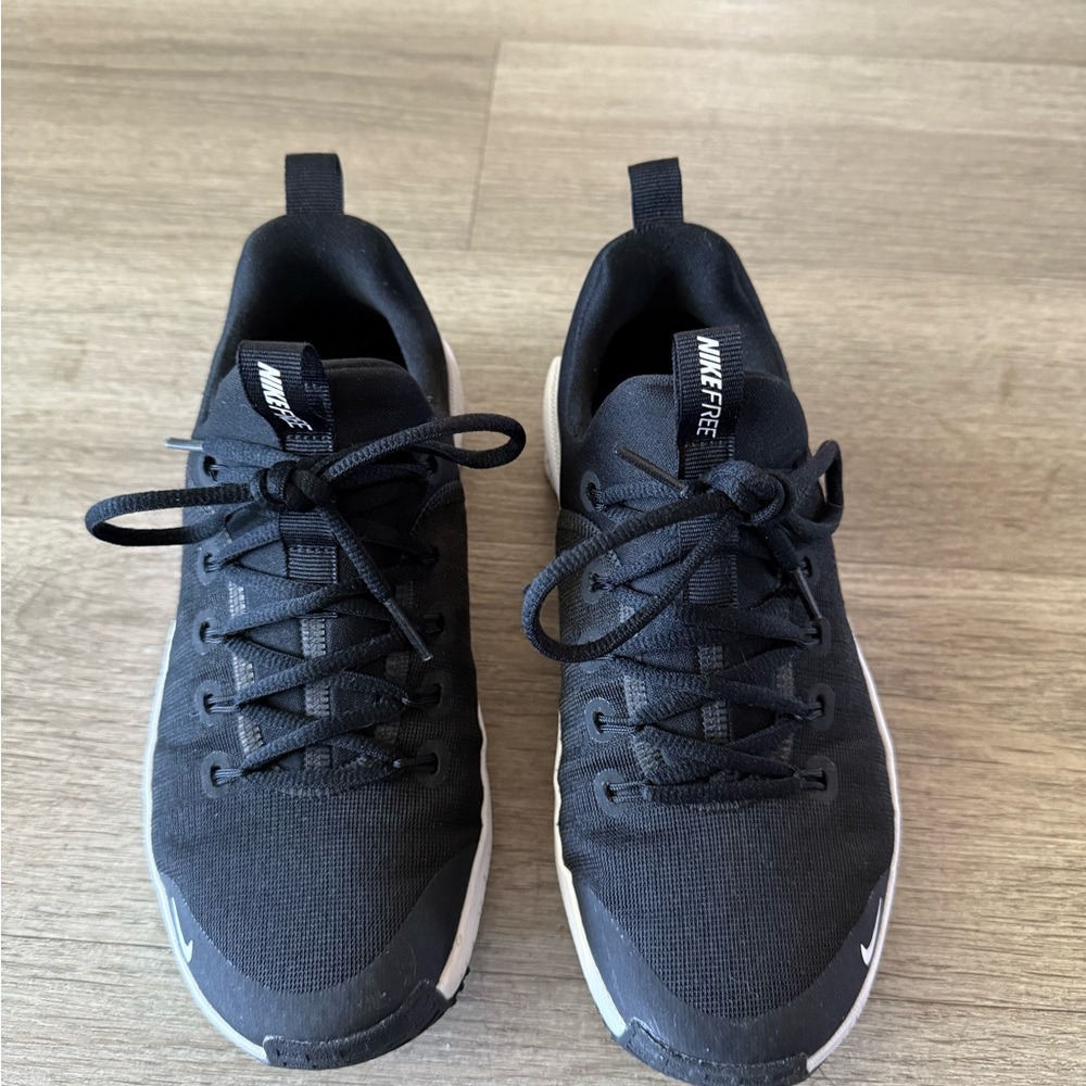 Nike Women's Black Athletic Shoes with White Accents